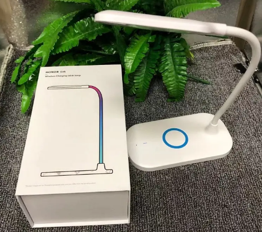 华为赠品无线充电台灯的独特魅力