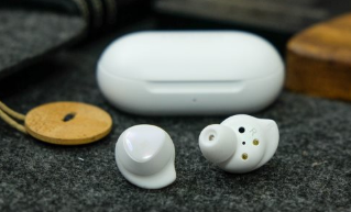 三星buds+耳机可实现无线充电